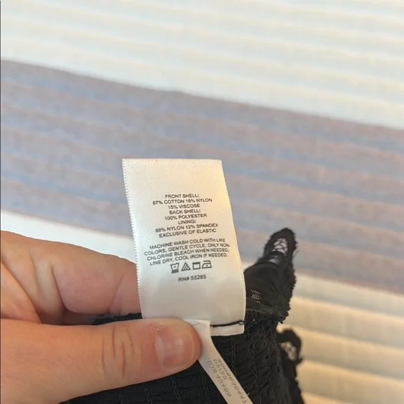 Express Black Lace Crop Top - Picture 5 of 5